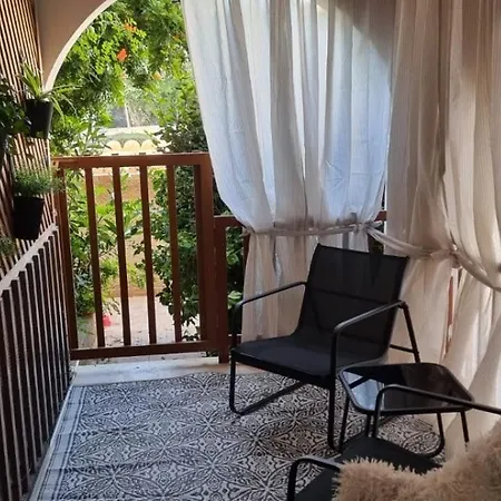 Paradise Garden Sweet Apartment