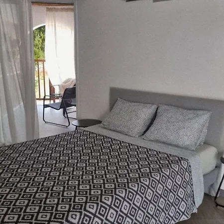 Paradise Garden Sweet Apartment Limassol